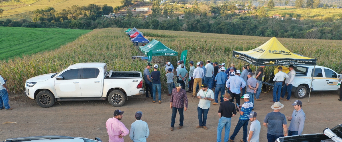 COCARI Promove Tarde de Campo de Milho demonstrações da Inovação