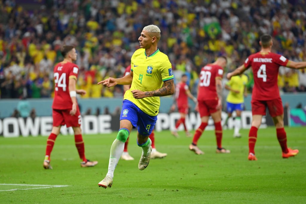 Copa do Mundo: Richarlison marca dois gols e Brasil vence Sérvia por 2 a 0