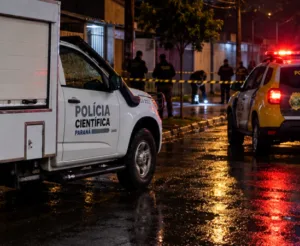 Jovem é assassinado a tiros na entrada de residência
