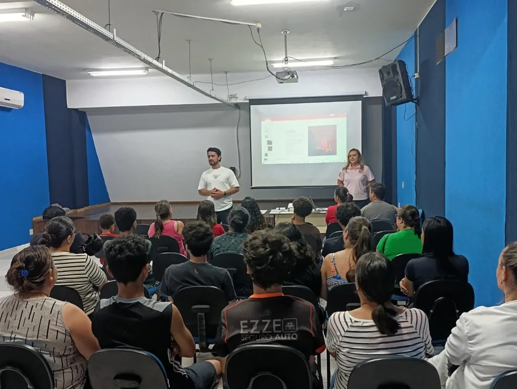 Procon orienta jovens e famílias sobre golpes digitais em Apucarana