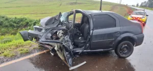 Colisão frontal na PR-456 deixa jovem gravemente ferido