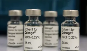 Três milhões de adolescentes estão com vacinação da dengue incompleta