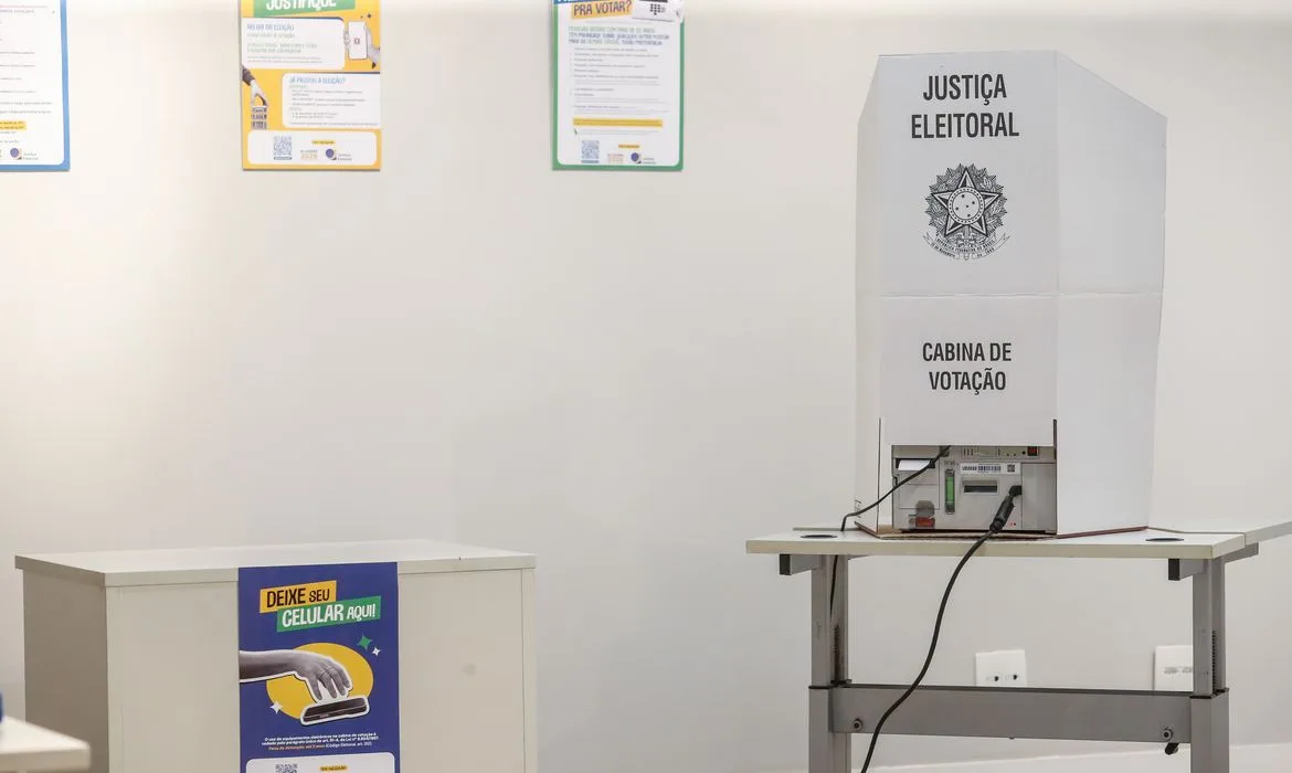 Eleitores de Itaguaí votam para prefeito neste domingo