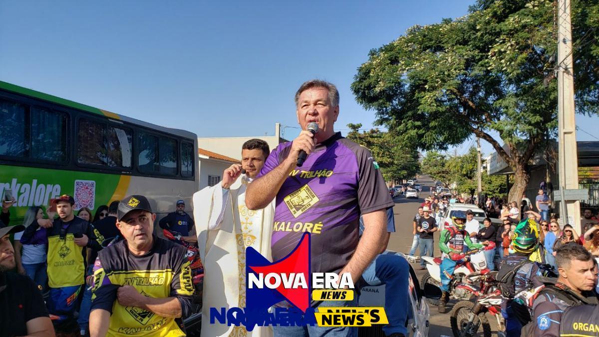 Trilhão em Kaloré reúne várias pessoas