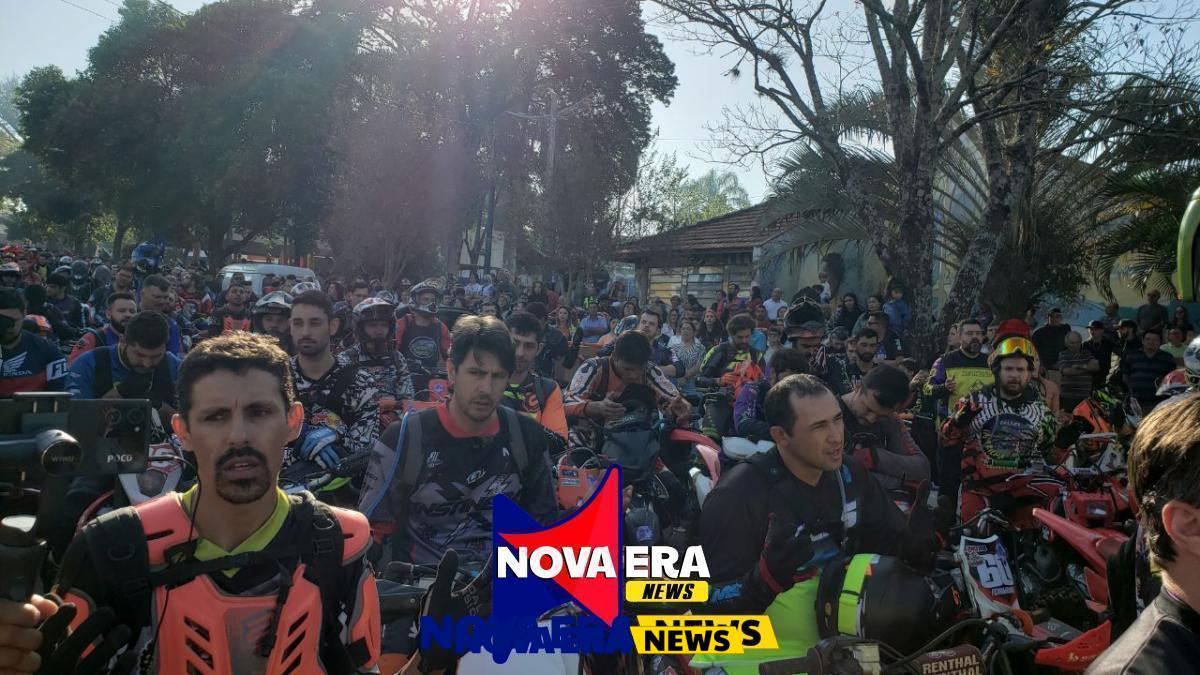 Trilhão em Kaloré reúne várias pessoas