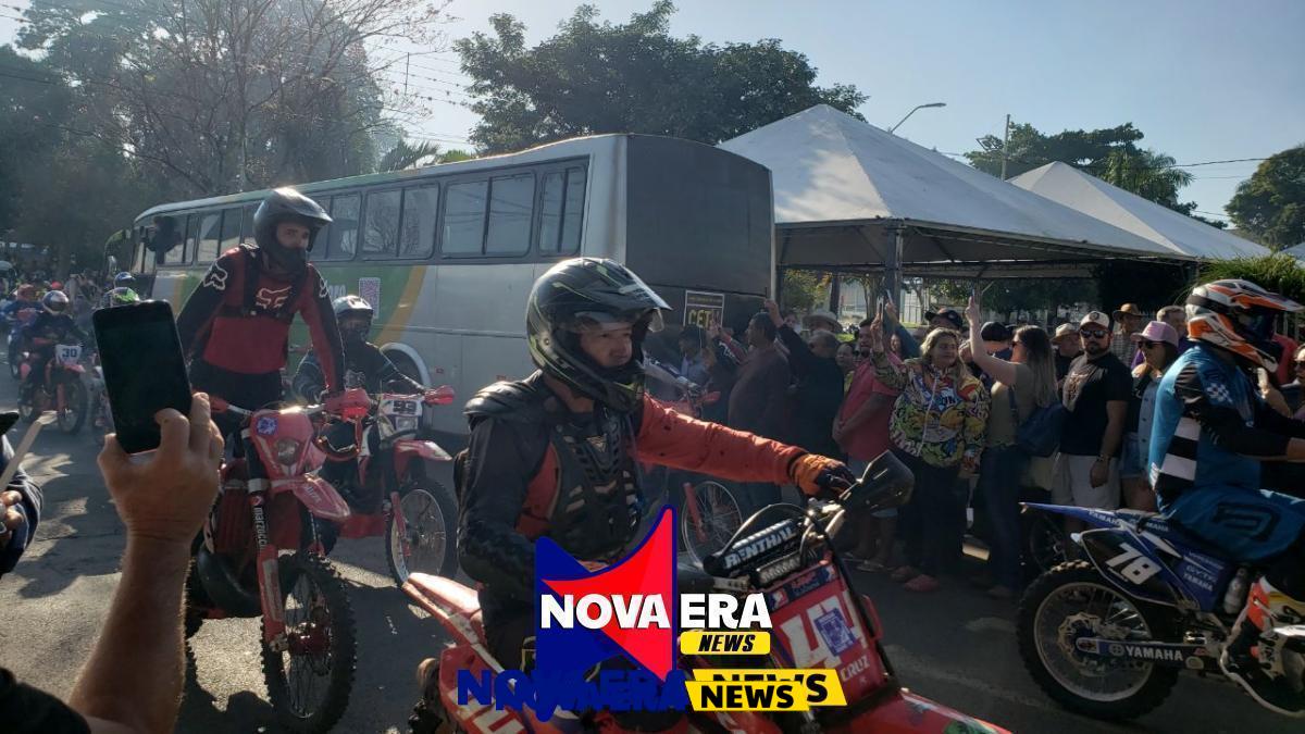 Trilhão em Kaloré reúne várias pessoas