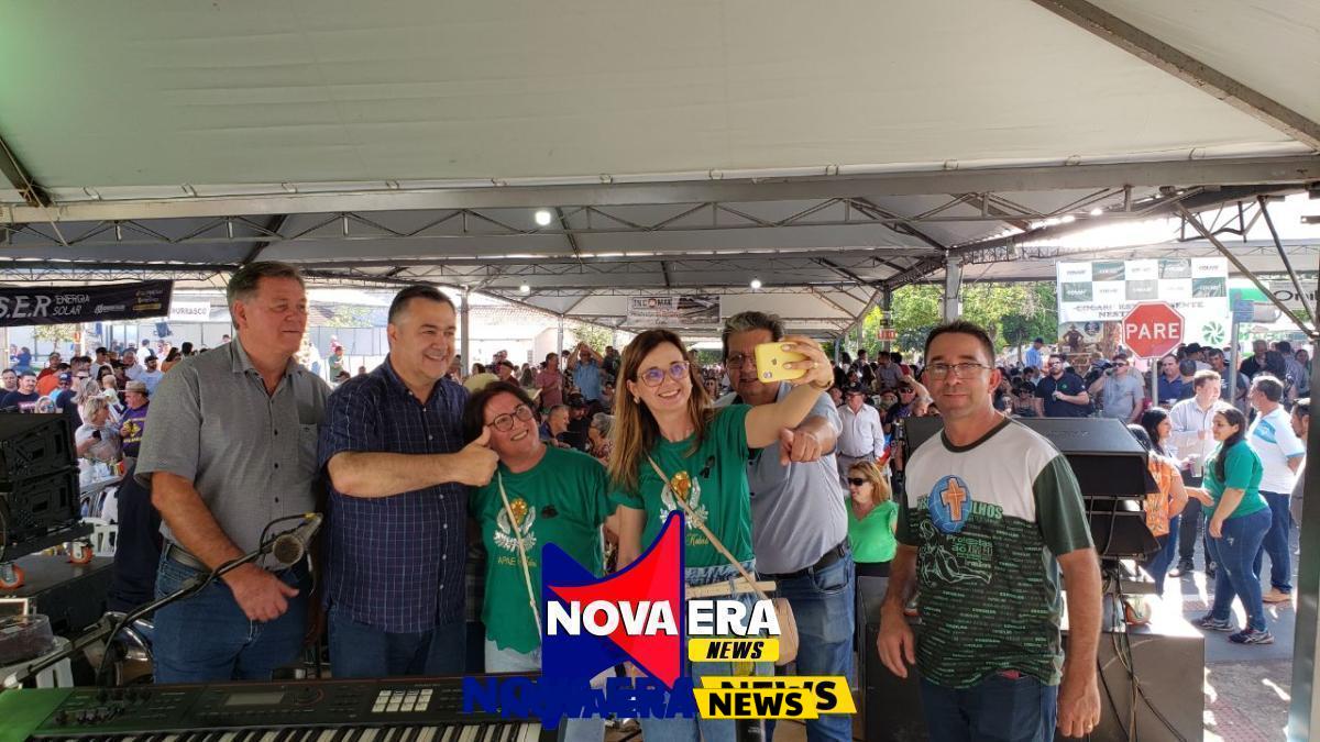 Trilhão em Kaloré reúne várias pessoas