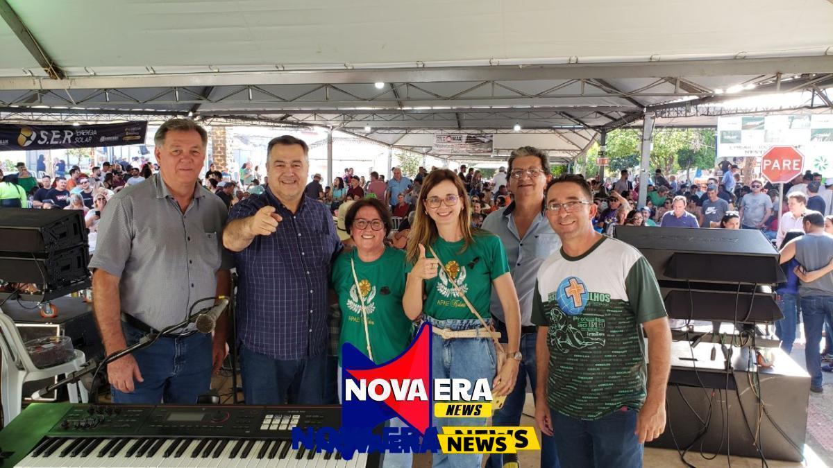 Trilhão em Kaloré reúne várias pessoas