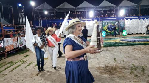 Abertura do Arapuã Rodeio Show é sucesso de público