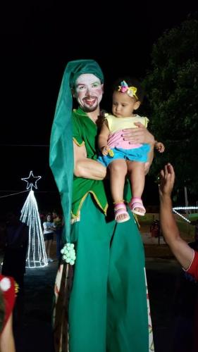 Chegada do Papai Noel encanta moradores de Jussiara