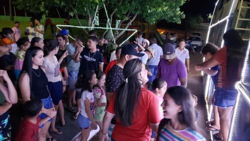 Chegada do Papai Noel encanta moradores de Jussiara