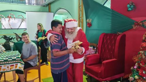 Faxinal: PM distribui brinquedos em comemoração ao natal