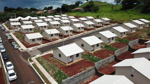 Entrega da UBS e de casas populares em Novo Itacolomi