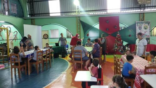 Faxinal: PM distribui brinquedos em comemoração ao natal