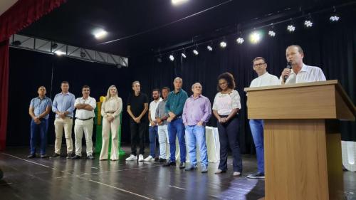 Prefeitura de Ivaiporã entrega 15 veículos novos e anuncia R$34 milhões em obras