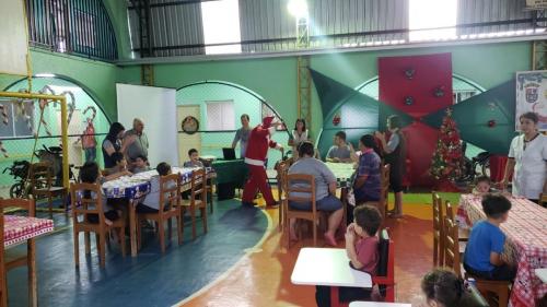 Faxinal: PM distribui brinquedos em comemoração ao natal