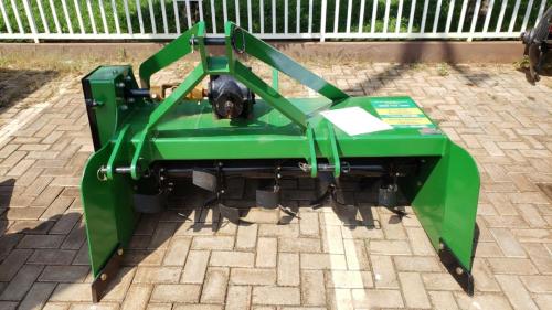 Grandes Rios investe em agricultura com entrega de equipamentos e calcário