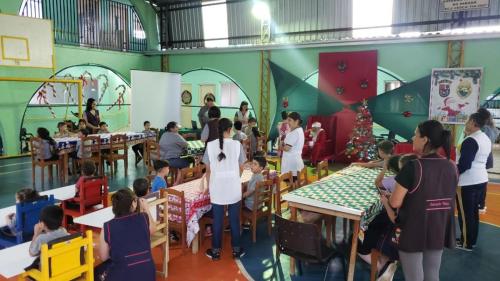 Faxinal: PM distribui brinquedos em comemoração ao natal