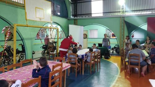Faxinal: PM distribui brinquedos em comemoração ao natal