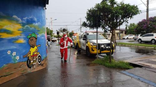 Faxinal: PM distribui brinquedos em comemoração ao natal